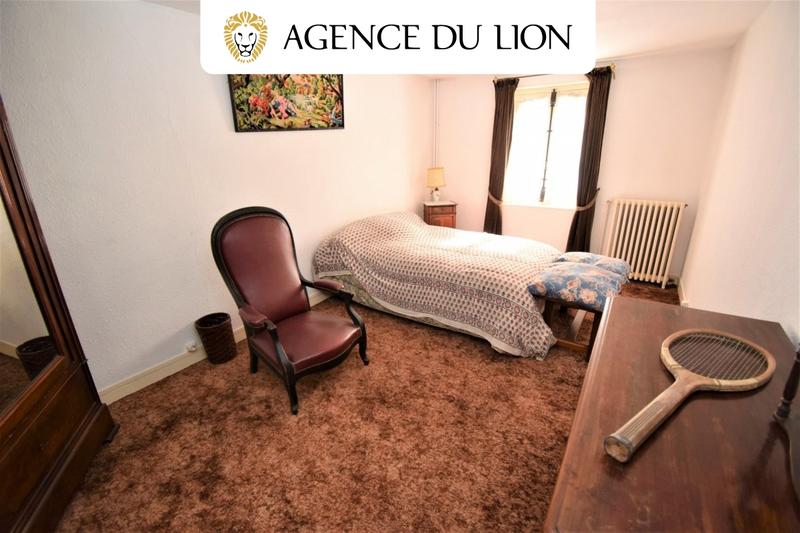 Maison - 219 m² - 7 pièces