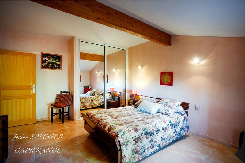 Maison traditionnelle - 372 m² - 8 pièces