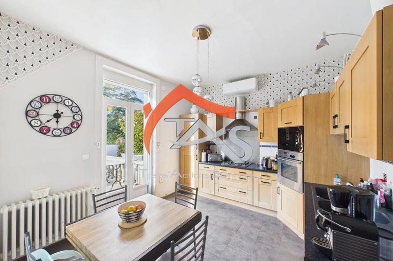 Maison - 135 m² - 6 pièces