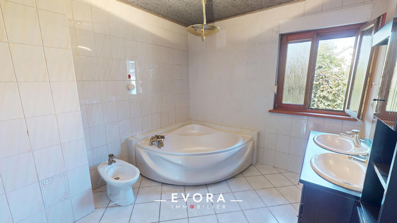 Maison - 300 m² - 7 pièces