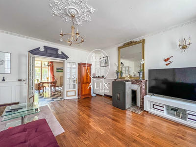 Maison - 252 m² - 10 pièces