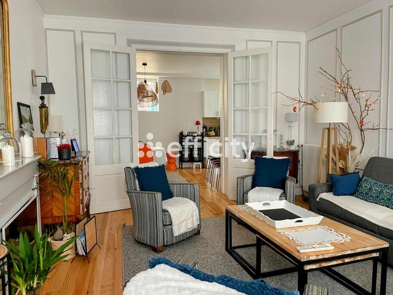 Maison - 210 m² - 8 pièces