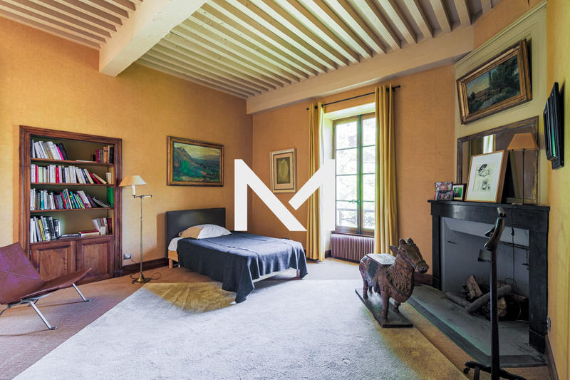 Maison - 761 m² - 16 pièces