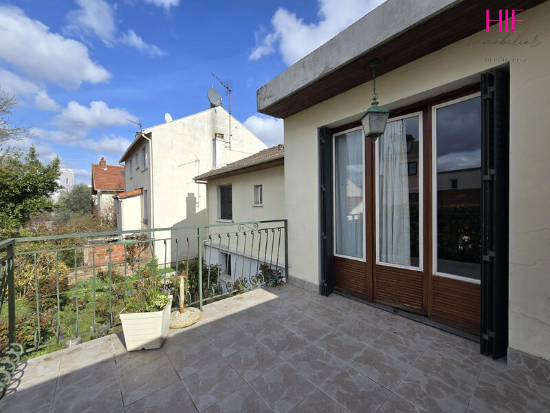 Maison traditionnelle - 85 m² - 3 pièces