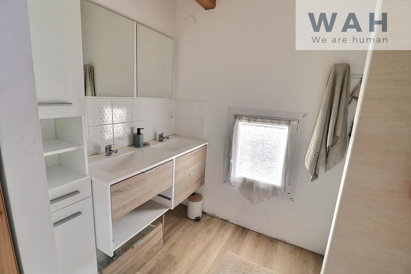 Villa - 291 m² - 9 pièces