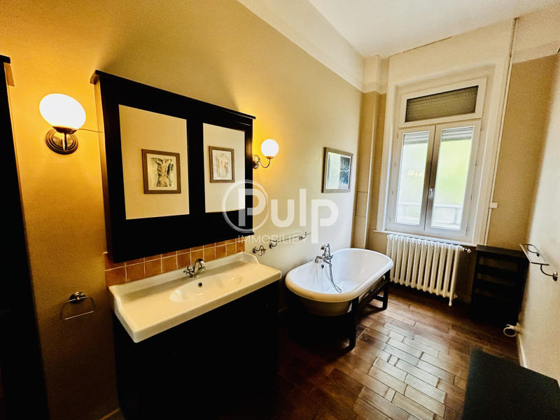 Maison - 313 m² - 10 pièces