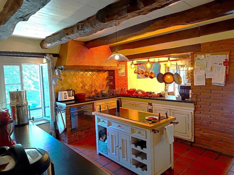 Propriété - 325 m² - 10 pièces