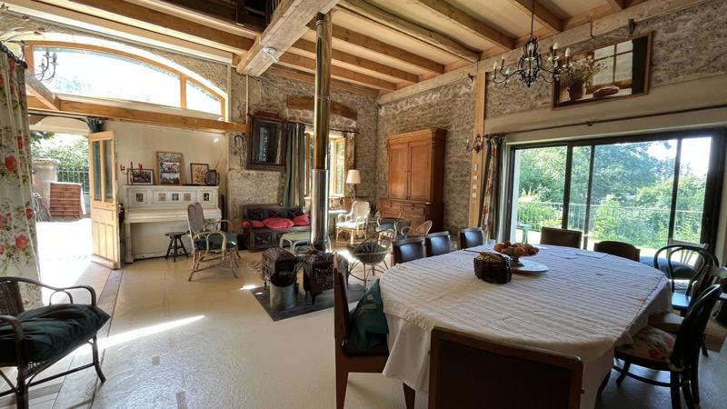 Maison bourgeoise - 300 m² - 12 pièces