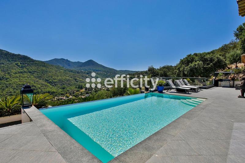 Villa - 300 m² - 10 pièces