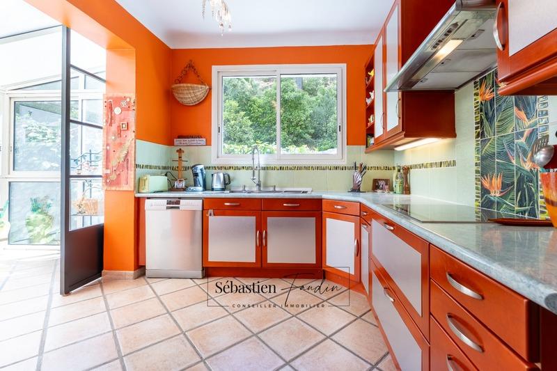 Maison - 210 m² - 8 pièces