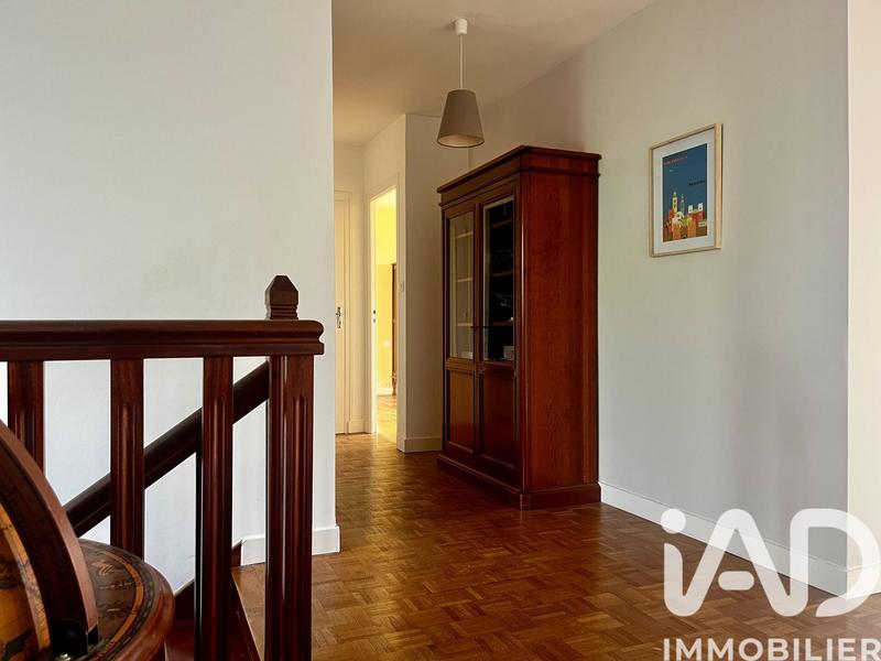 Maison - 201 m² - 10 pièces