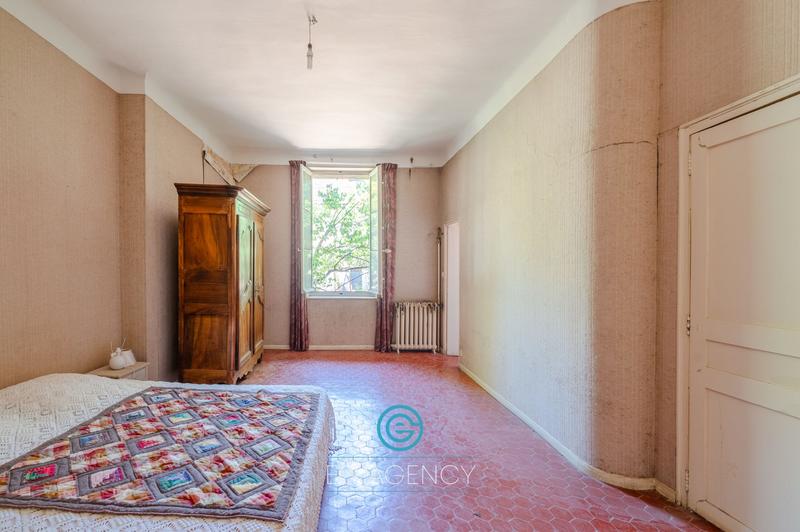 Maison - 280 m² - 7 pièces