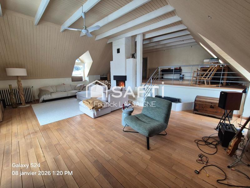 Maison - 237 m² - 7 pièces