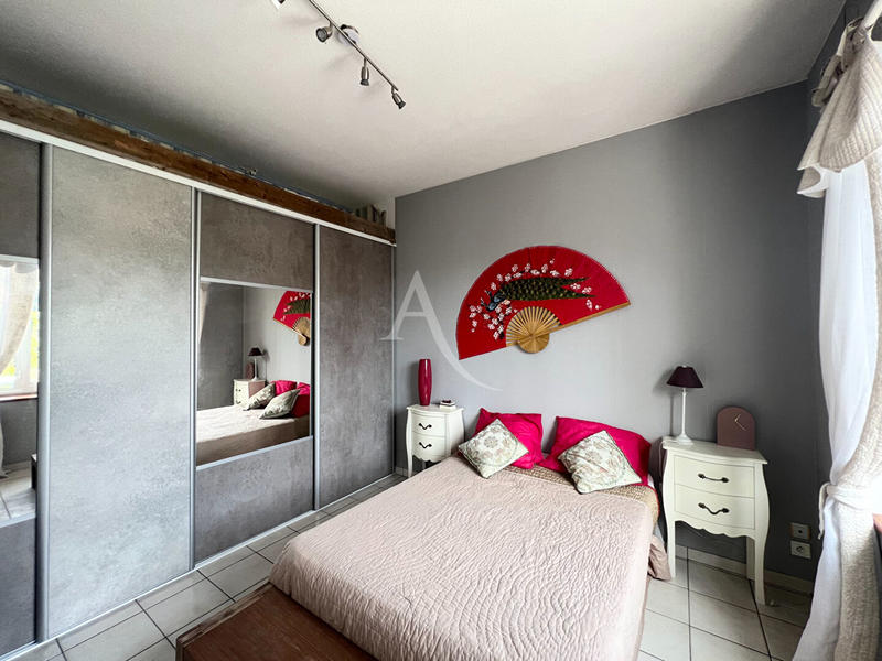 Maison - 232 m² - 9 pièces