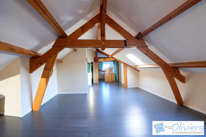 Maison - 260 m² - 9 pièces