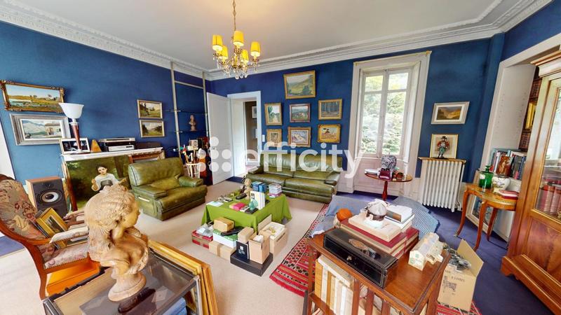 Maison - 296 m² - 12 pièces