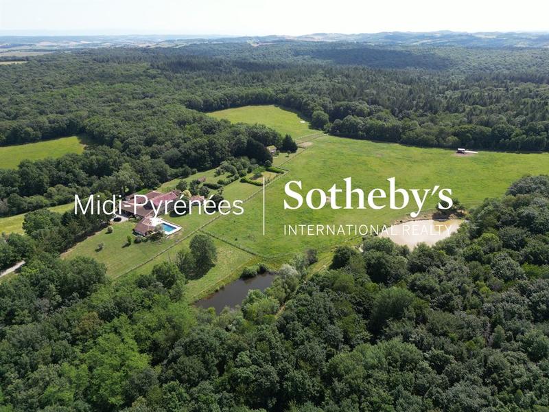 Maison - 625 m² - 17 pièces