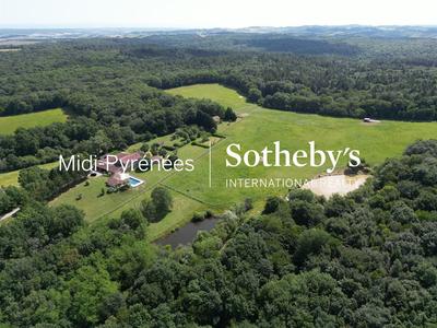 Maison - 625 m² - 17 pièces