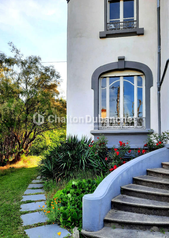 Maison - 200 m² - 8 pièces