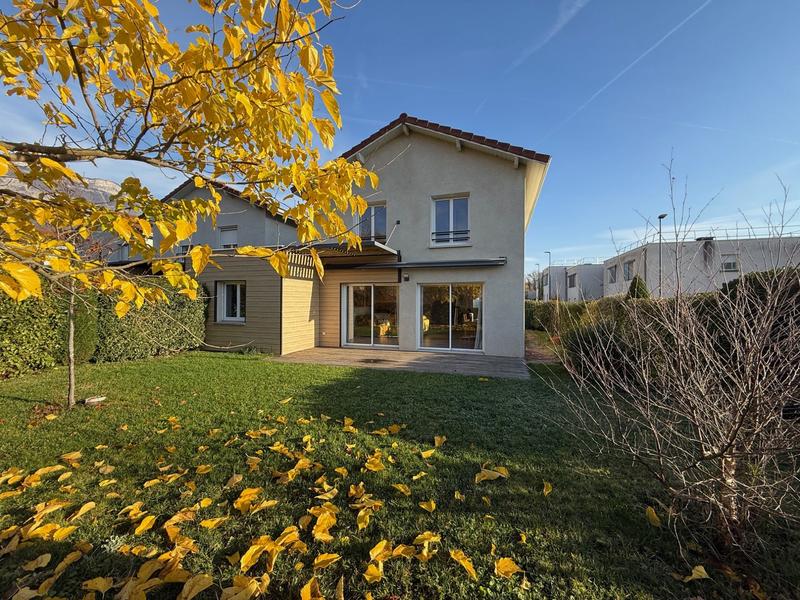Maison contemporaine - 121 m² - 6 pièces