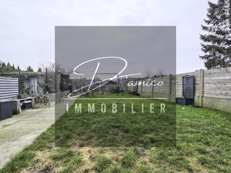 Maison - 122 m² - 8 pièces