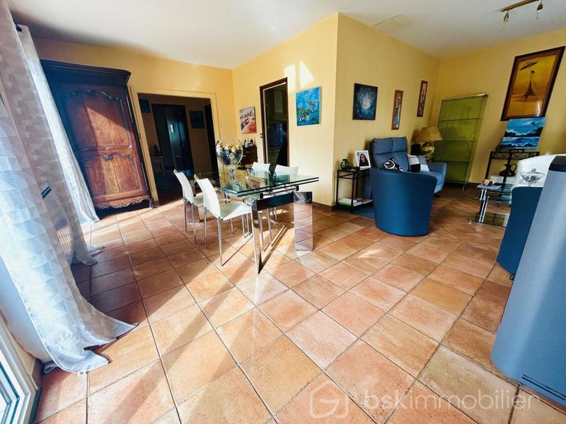 Maison - 200 m² - 7 pièces