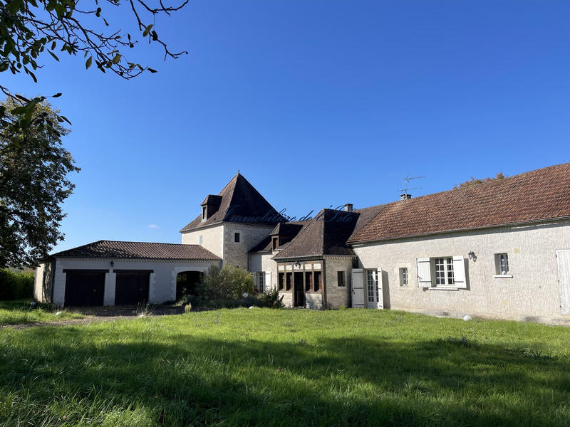 Maison - 285 m² - 7 pièces