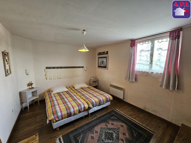 Maison - 214 m² - 8 pièces