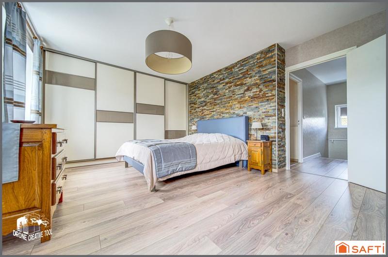 Maison - 221 m² - 7 pièces