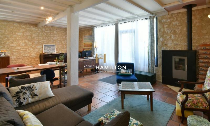 Maison - 220 m² - 7 pièces