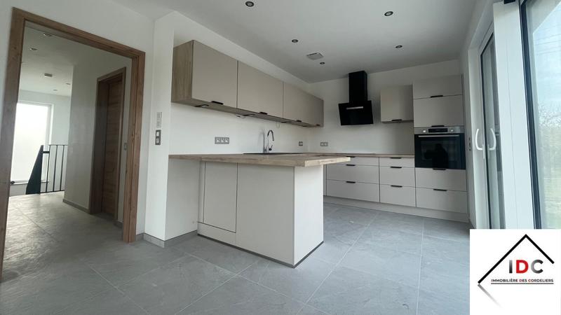 Maison - 97 m² - 4 pièces