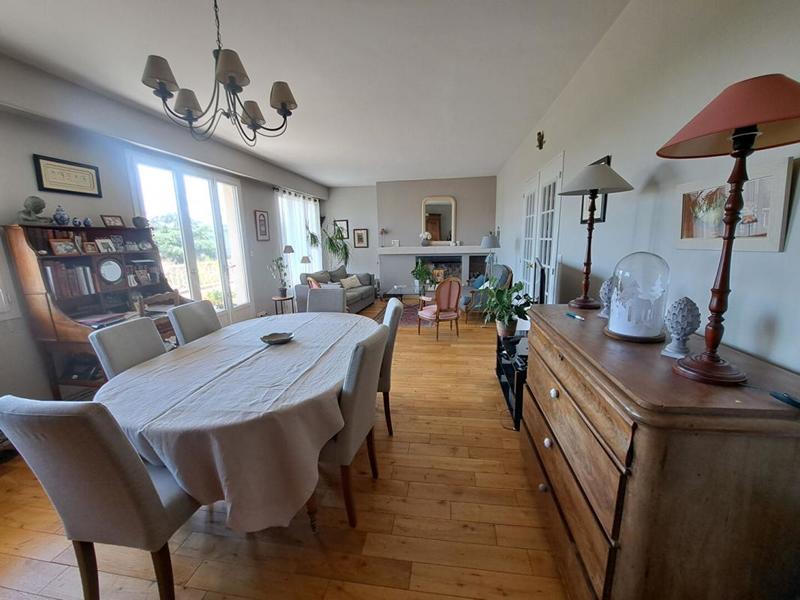 Appartement - 123 m² - 6 pièces