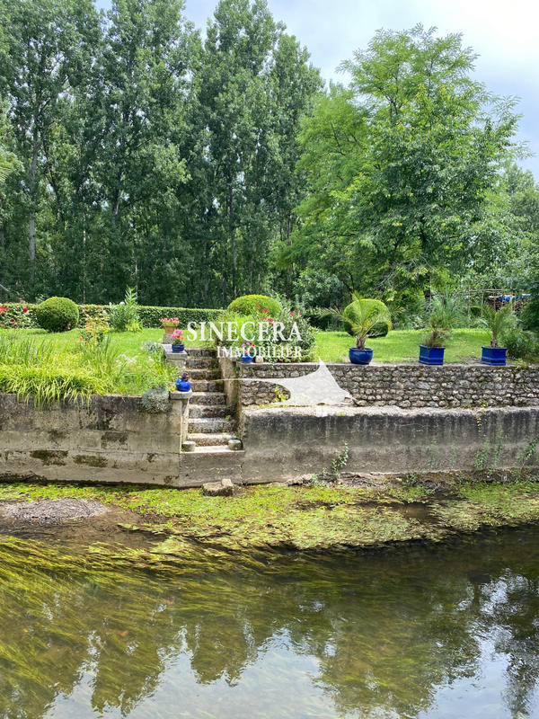 Propriété - 220 m² - 8 pièces