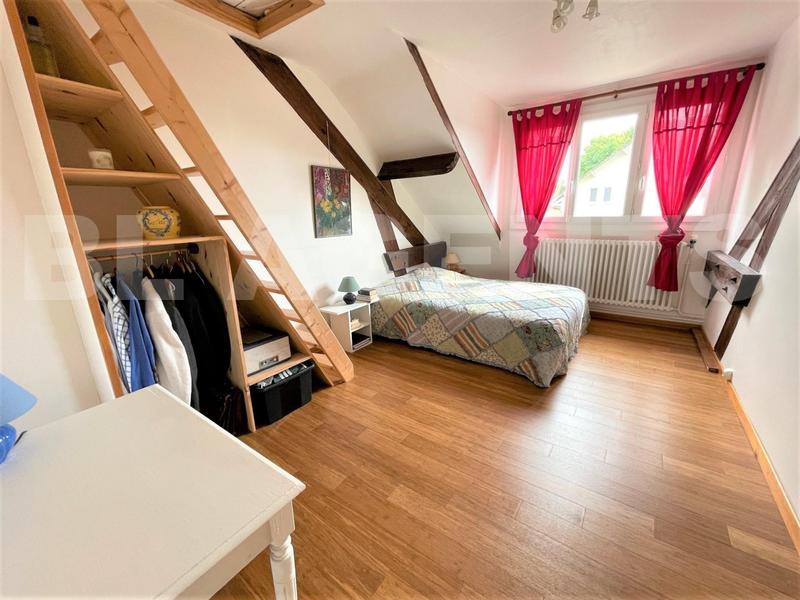 Maison - 240 m² - 12 pièces