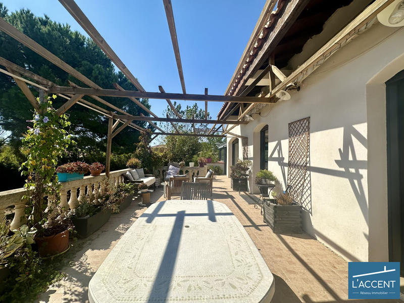 Maison - 370 m² - 7 pièces