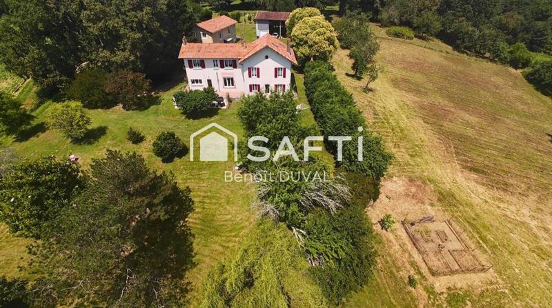 Maison - 226 m² - 10 pièces