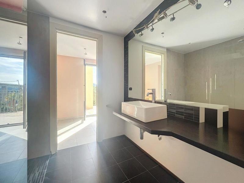 Maison - 253 m² - 5 pièces