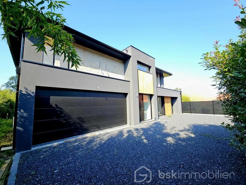 Maison - 280 m² - 8 pièces