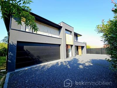 Maison - 280 m² - 8 pièces