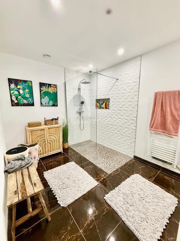 Propriété - 293 m² - 6 pièces