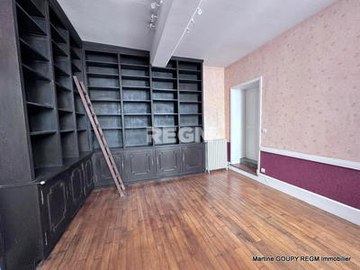 Maison - 341 m² - 9 pièces