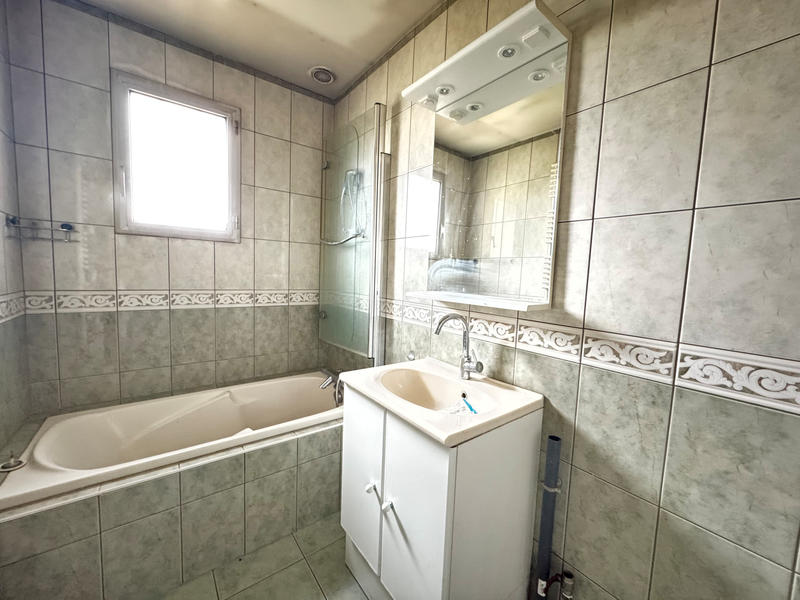 Maison - 92 m² - 6 pièces