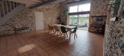 Maison en pierre - 195 m² - 5 pièces