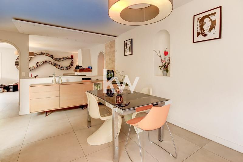 Maison - 204 m² - 6 pièces