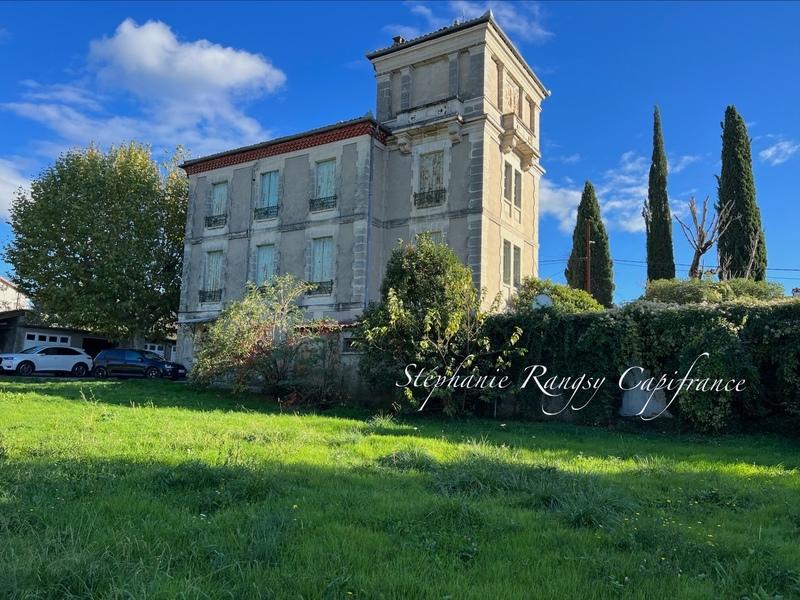 Maison - 368 m² - 11 pièces