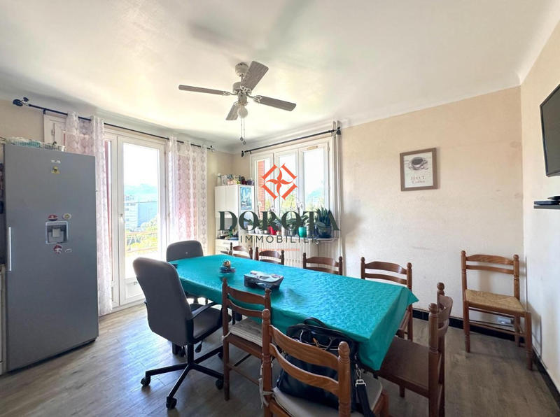 Maison - 211 m² - 9 pièces