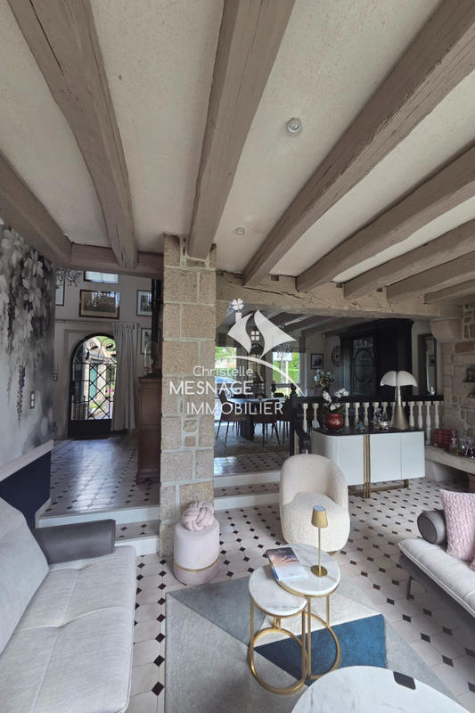 Maison - 211 m² - 8 pièces