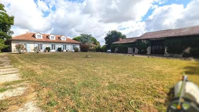 Propriété - 219 m² - 9 pièces