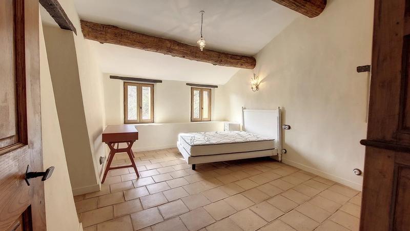 Maison - 584 m² - 14 pièces