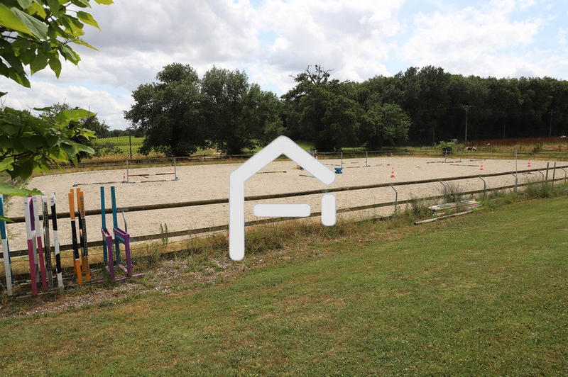 Maison - 250 m² - 7 pièces